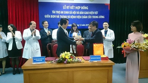 Chương trình ký kết hợp đồng và tài trợ hiện vật giữa BIDV Hà Thành và Bệnh viện Châm cứu Trung ương