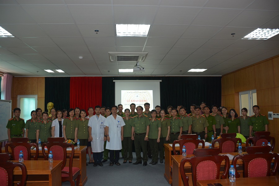 Lễ khai giảng lớp Châm cứu - XBBH liên kết Bệnh viện YHCT Bộ Công An