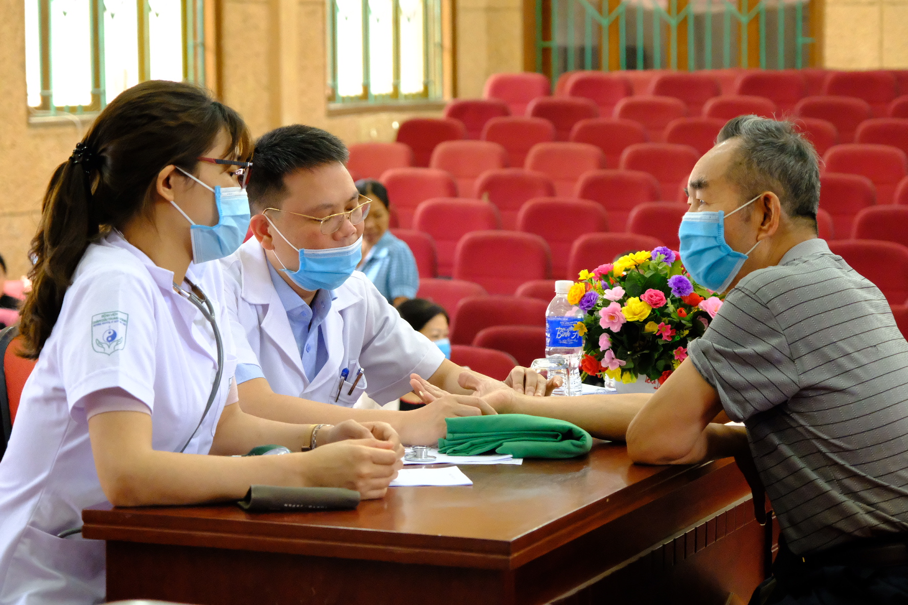 Khám chữa bệnh và phát thuốc miễn phí tại Xín Mần- Hà Giang