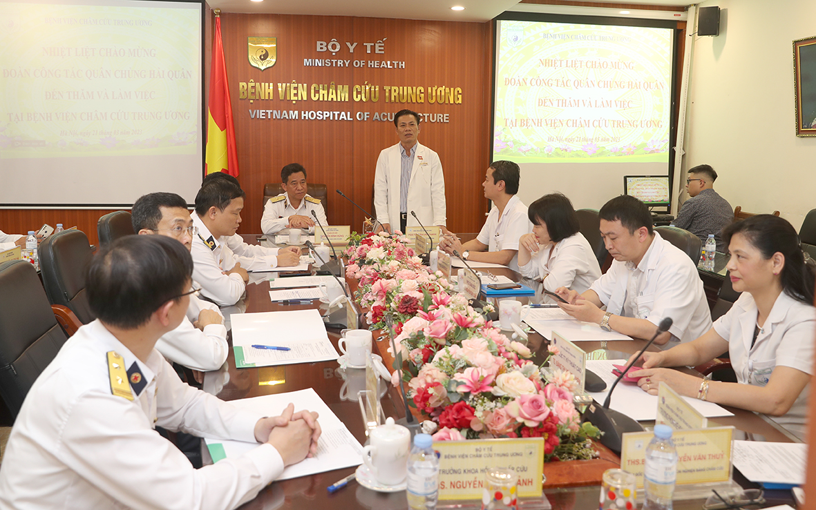 The Navy Delegation Visited and Worked at the National Hospital of Acupuncture