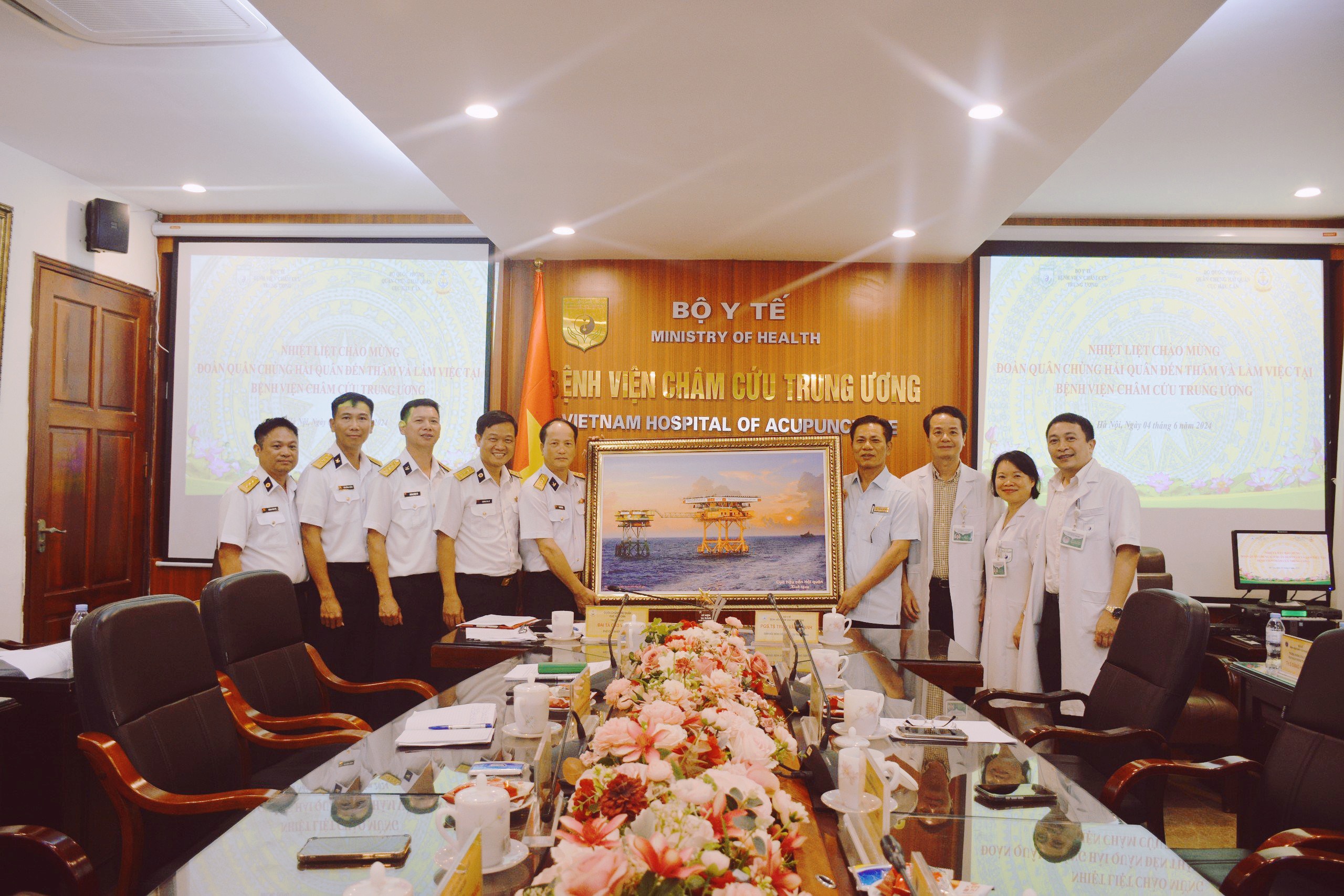 Bệnh viện Châm cứu Trung ương thỏa thuận hợp tác hỗ trợ y tế Quân chủng Hải quân