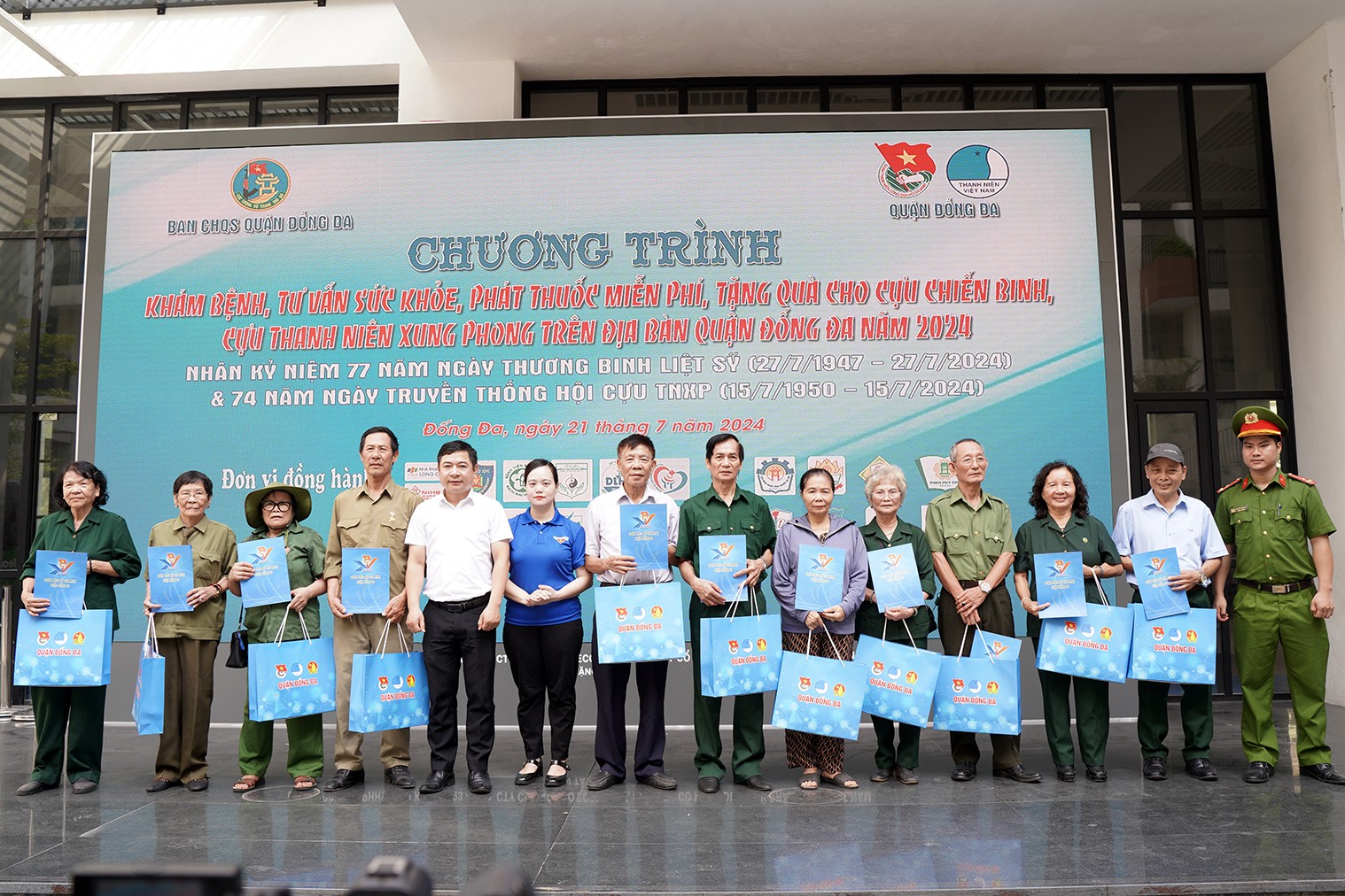 Đoàn thanh niên Bệnh viện Châm cứu Trung ương tri ân cựu chiến binh, thanh niên xung phong - Tháng 7 nghĩa tình