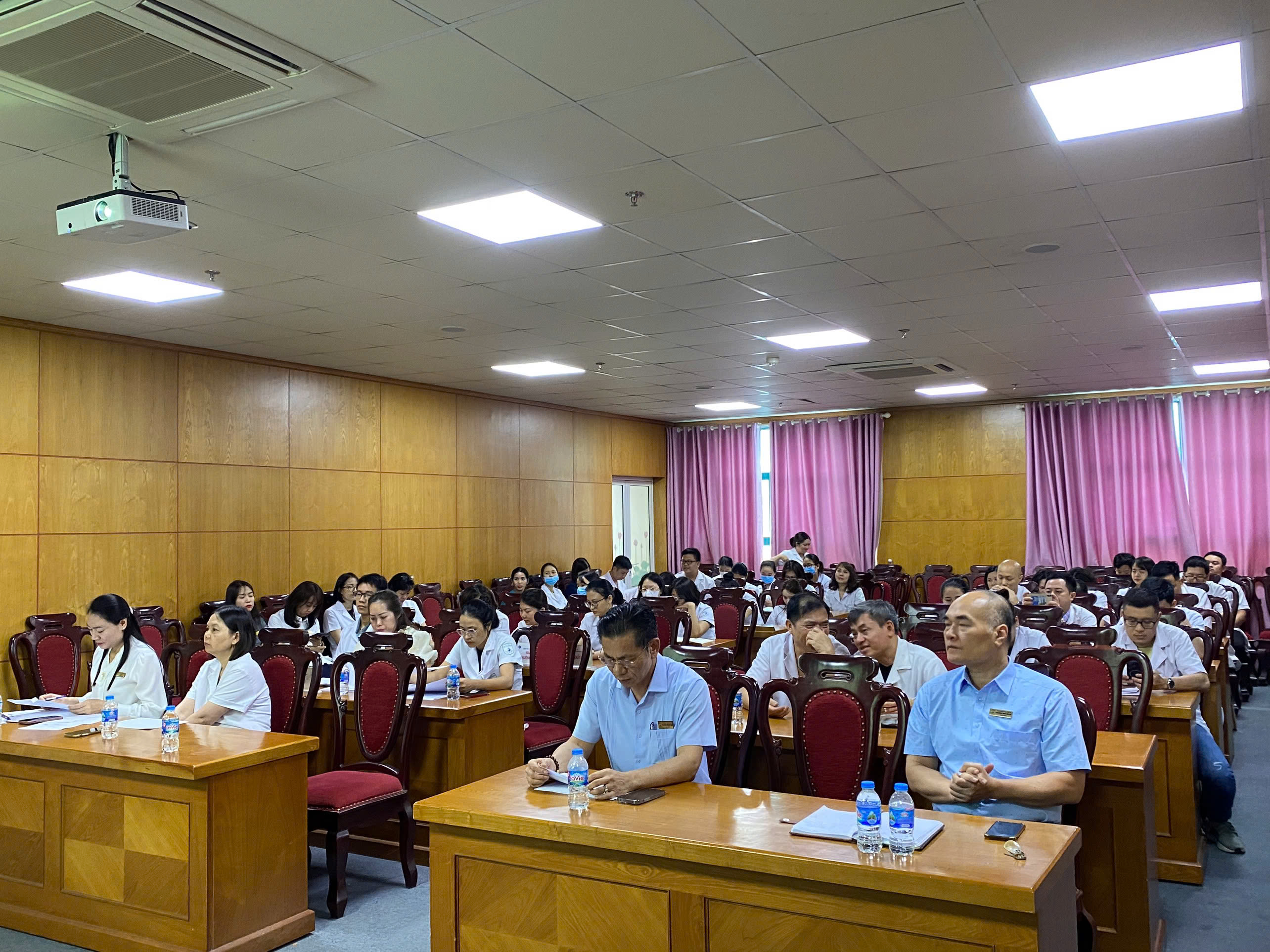 Khai giảng lớp châm cứu và xoa bóp bấm huyệt cơ bản