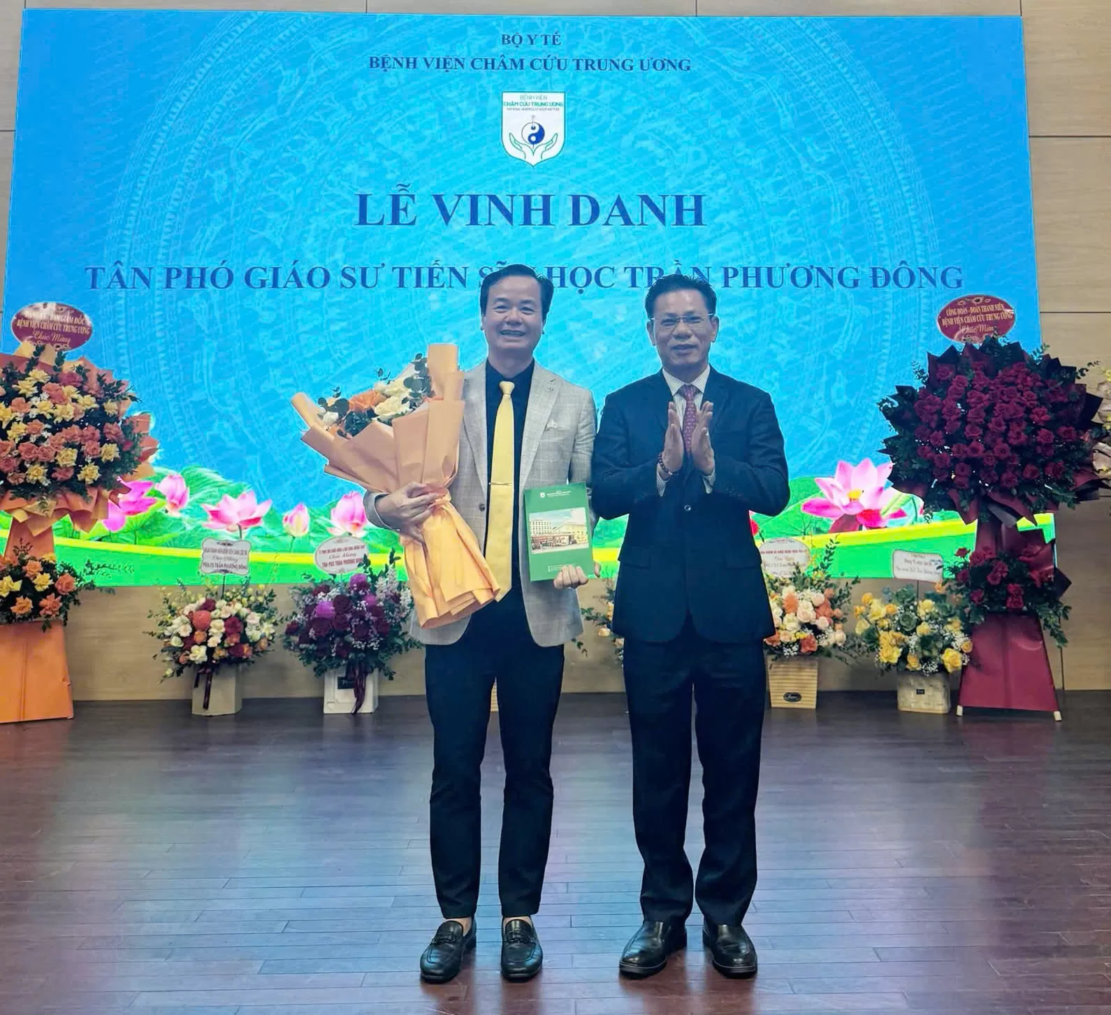 BỆNH VIỆN CHÂM CỨU TRUNG ƯƠNG VINH DANH  TÂN PHÓ GIÁO SƯ TIẾN SĨ TRẦN PHƯƠNG ĐÔNG