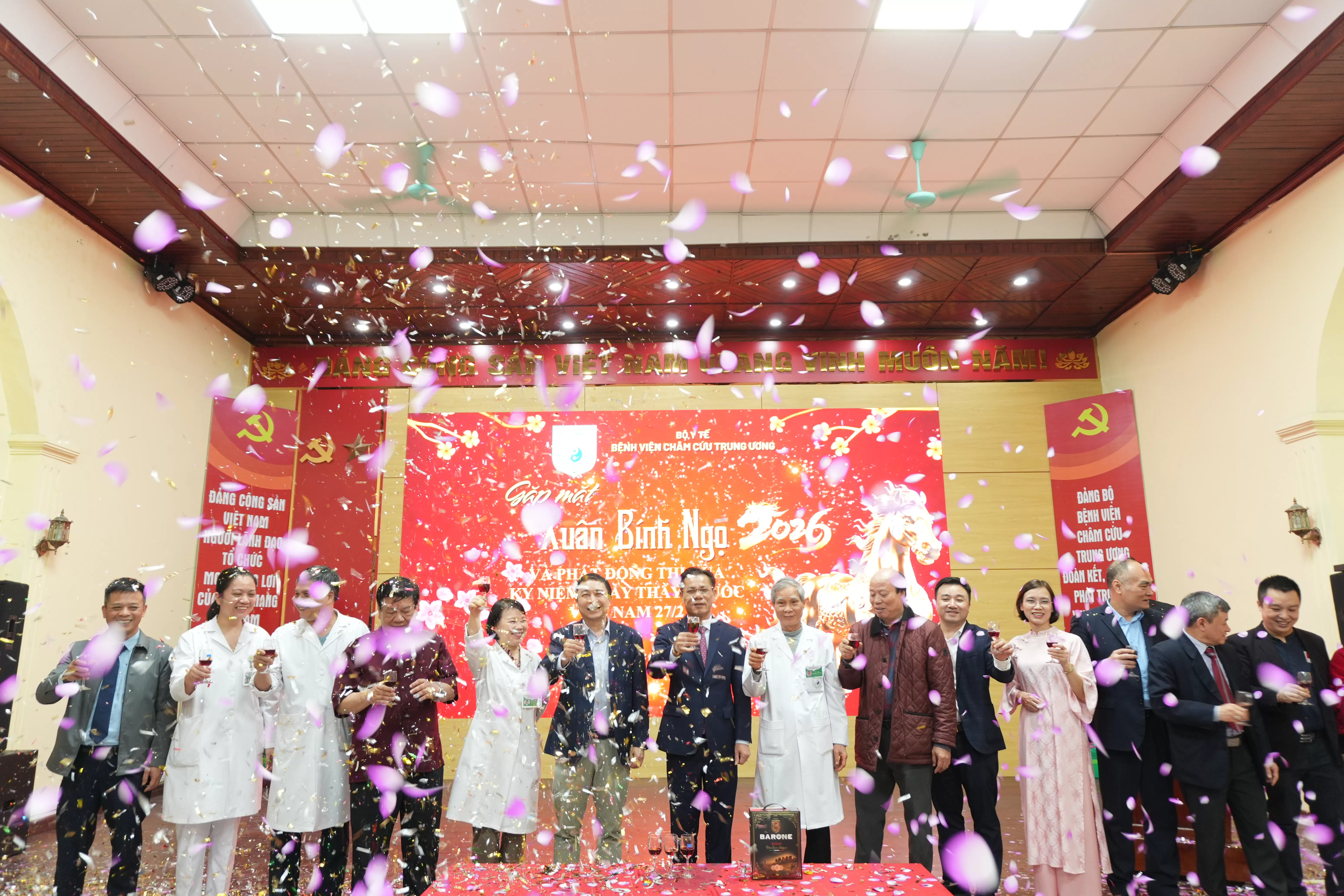 Tự hào truyền thống – Vững bước tương lai: Gặp mặt xuân Bính Ngọ và phát động thi đua kỷ niệm Ngày Thầy thuốc Việt Nam