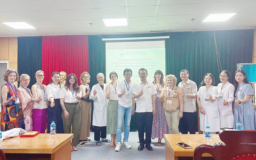 Bệnh viện Châm cứu Trung ương khai giảng lớp đào tạo châm cứu cho đoàn Hội Châm cứu Pháp