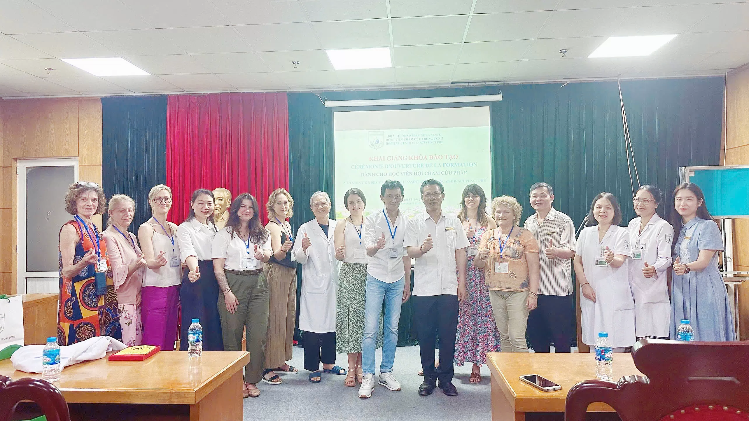 Bệnh viện Châm cứu Trung ương khai giảng lớp đào tạo châm cứu cho đoàn Hội Châm cứu Pháp