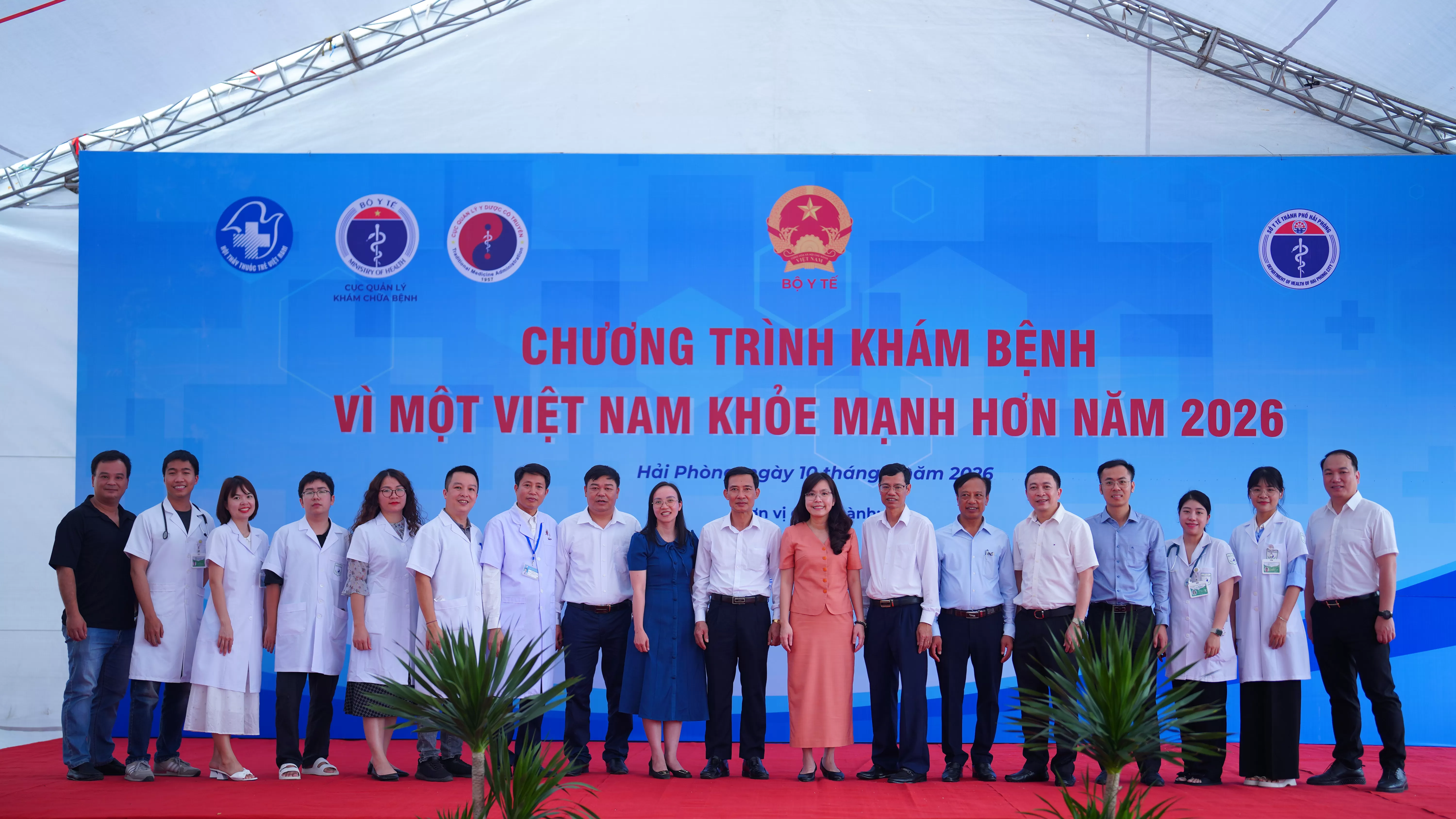 Bệnh viện Châm cứu Trung ương tham gia khám bệnh miễn phí cho hàng nghìn người dân Hải Phòng
