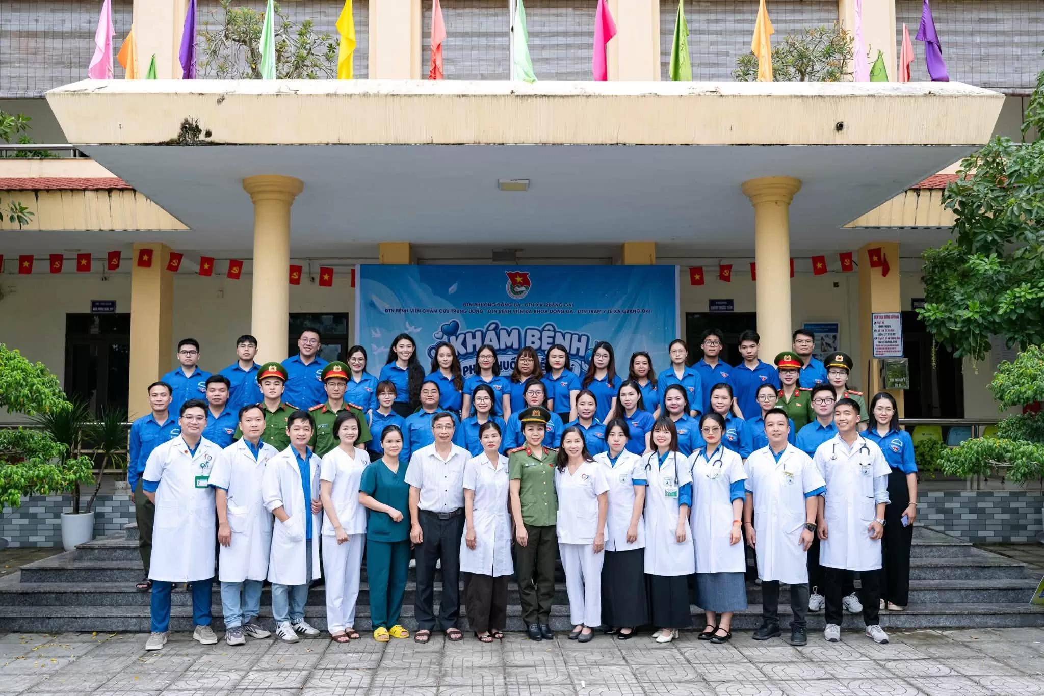 BÁC SĨ TRẺ BỆNH VIỆN CHÂM CỨU TRUNG ƯƠNG THAM GIA KHÁM BỆNH, PHÁT THUỐC MIỄN PHÍ CHO CỰU CHIẾN BINH