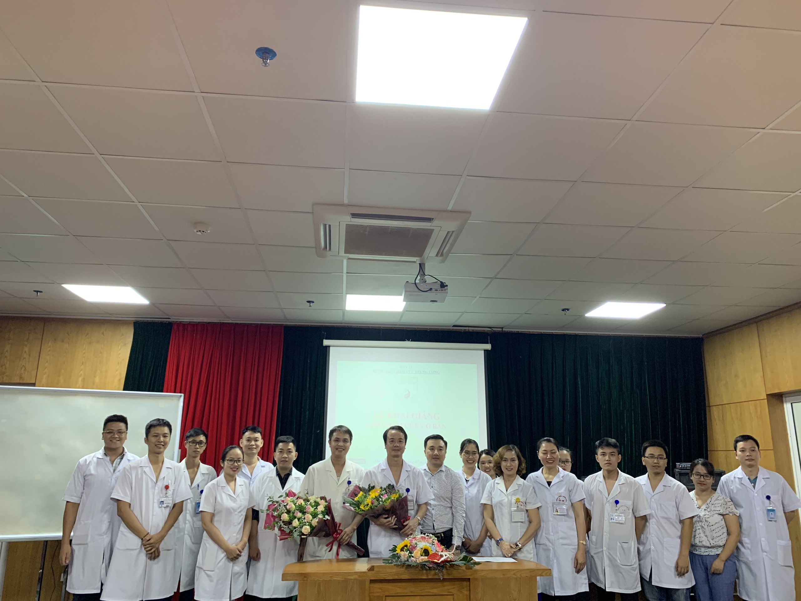 Lễ khai giảng khoá học châm cứu cơ bản 2020 lớp BS trẻ BV Châm cứu TW