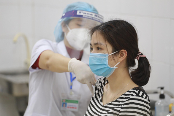 9 nhóm đối tượng ưu tiên và miễn phí tiêm vắc xin COVID-19