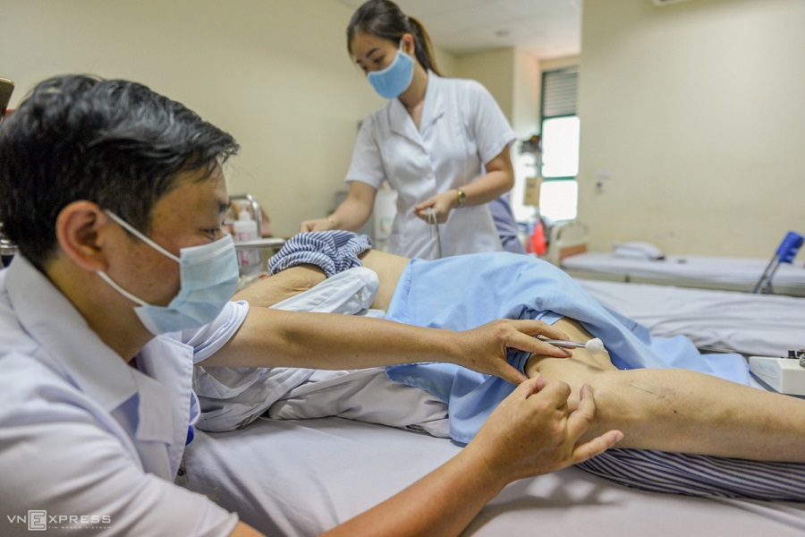 ĐÁNH GIÁ HIỆU QUẢ CỦA ĐIỆN CH M KẾT HỢP  XE ĐẠP TẬP TRONG PHỤC HỒI CHỨC NĂNG VẬN ĐỘNG TRÊN BỆNH NH N LIỆT NỬA NGƯỜI SAU NHỒI MÁU NÃO