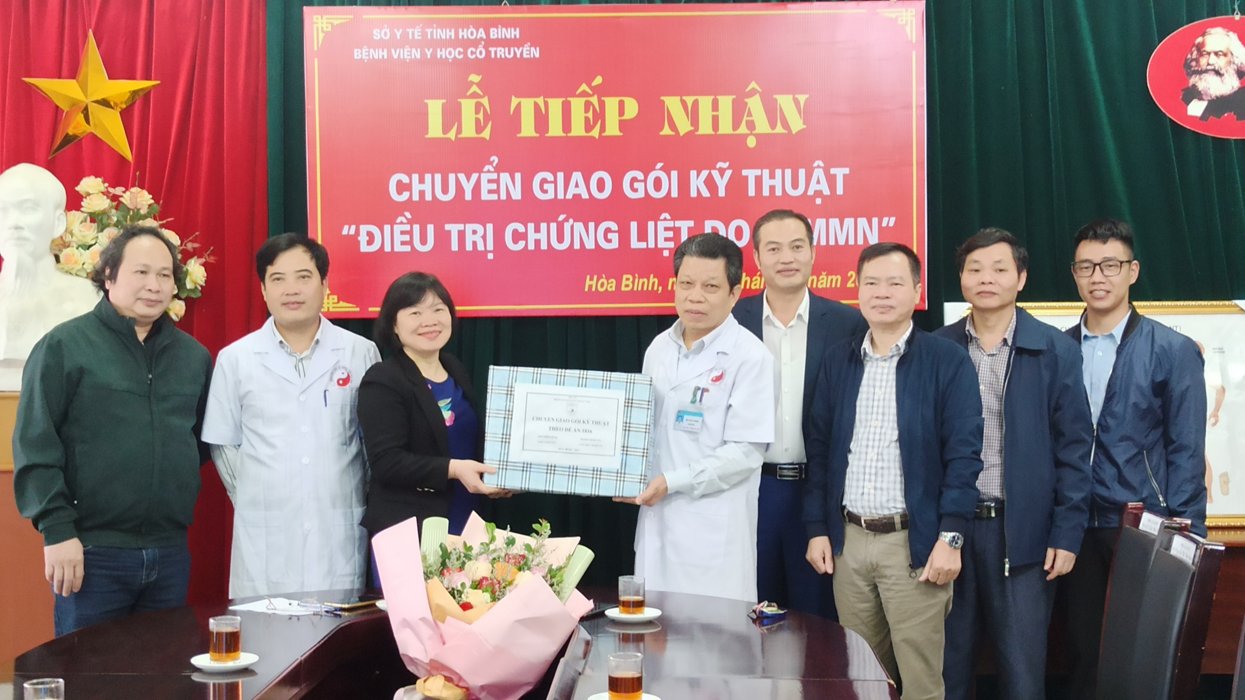 Chuyển giao gói kỹ thuật "Điều trị đi chứng liệt do Tai biến mạch máu não" cho BV YHCT tỉnh Hoà Bình
