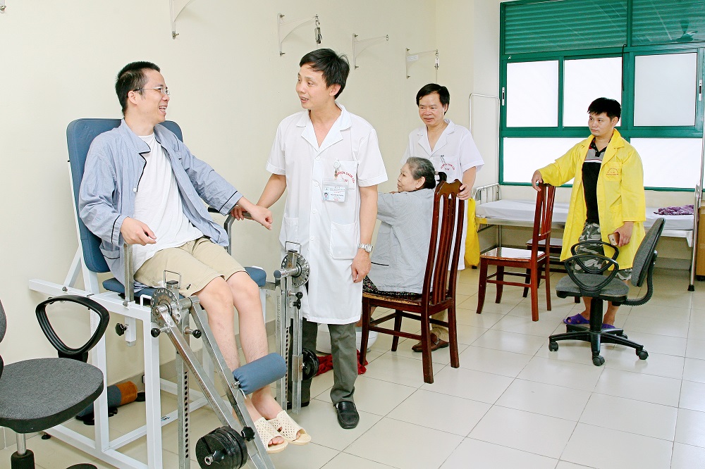 ĐÁNH GIÁ TÁC DỤNG PHỤC HỒI CHỨC NĂNG VẬN ĐỘNG SAU NHỒI MÁU NÃO CẤP CỦA BÀI THUỐC BỔ DƯƠNG HOÀN NGŨ  KẾT HỢP BÀI TẬP BOBATH VÀ ĐIỆN CHÂM