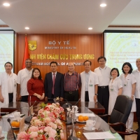Đoàn chuyên gia Quốc tế tới thăm và làm việc tại Bệnh viện Châm cứu TW